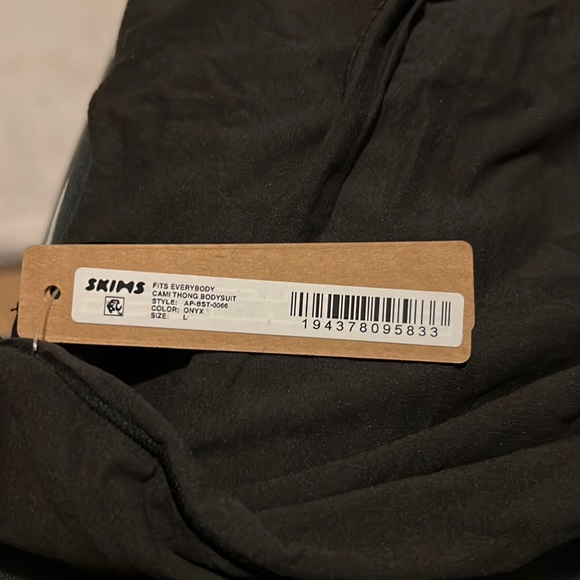SKIMS FITS EVERYBODY CAMI BODYSUIT - Picture 3 of 3